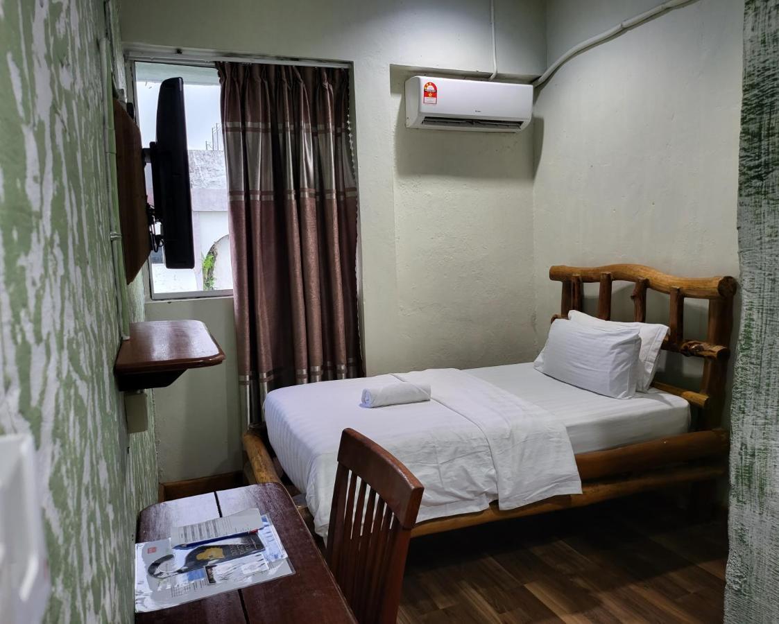 900 Inn Bintulu Esterno foto