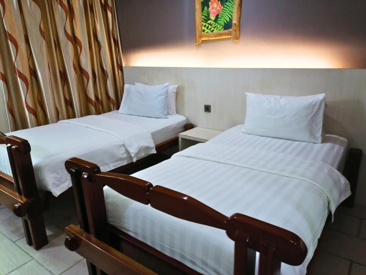900 Inn Bintulu Esterno foto