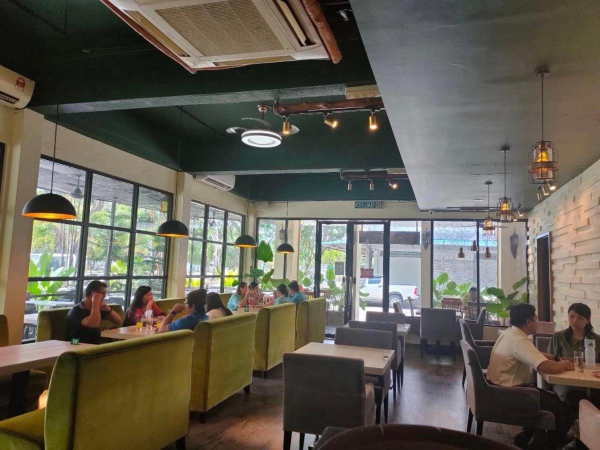 900 Inn Bintulu Esterno foto