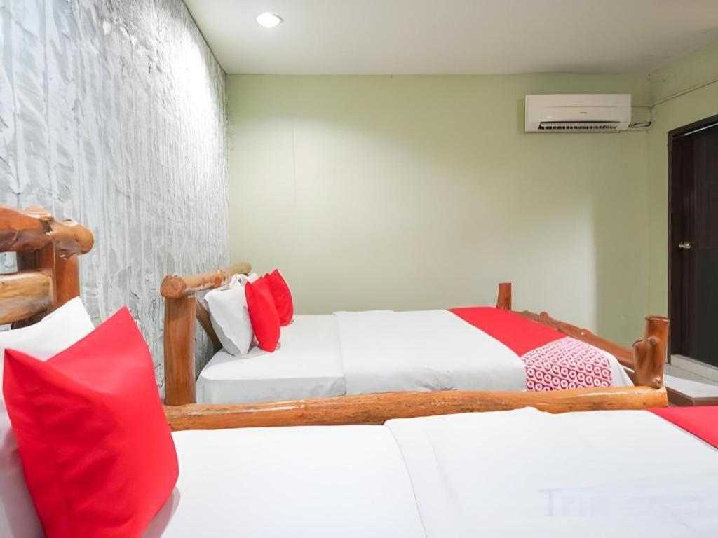 900 Inn Bintulu Esterno foto