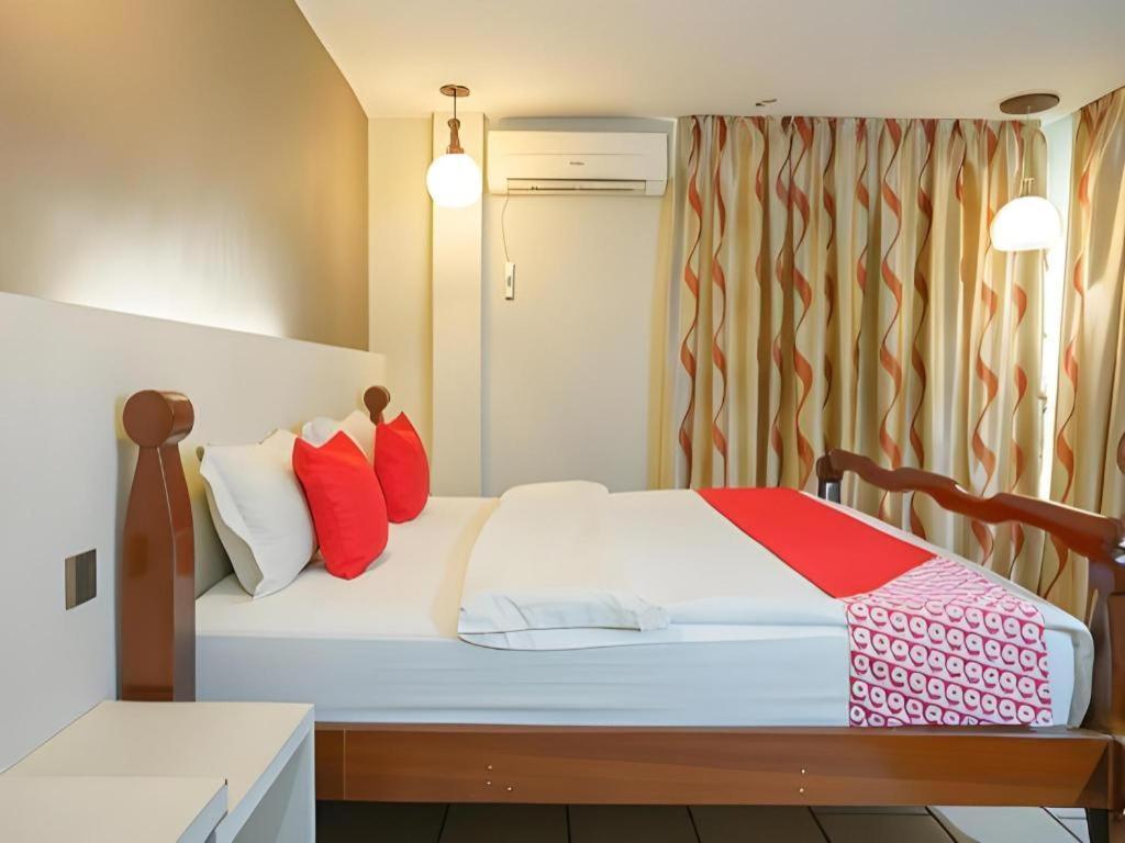 900 Inn Bintulu Esterno foto